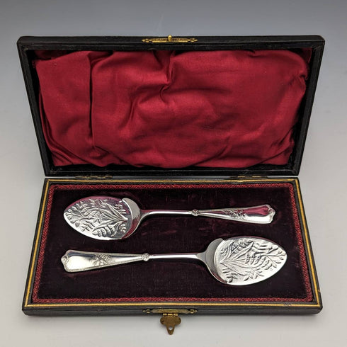 Around 1890 English antique silver plate jam spoon pair in case